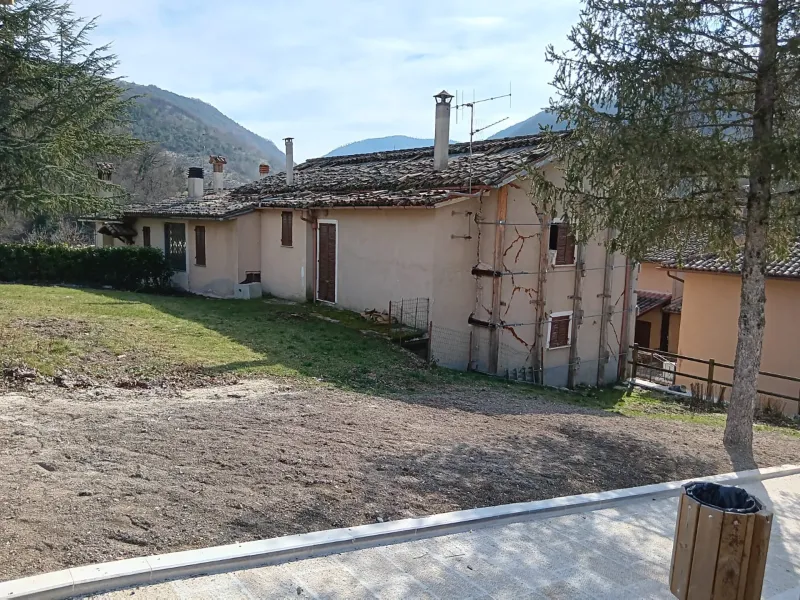 post-sisma, lavori sisma, consolidamento strutturale, messa in sicurezza, interventi post sisma, ricostruzione sismaInterventi post-sisma con messa in sicurezza, consolidamento strutturale e ricostruzione. Tecniche affidabili per edifici danneggiati da eventi sismici. 